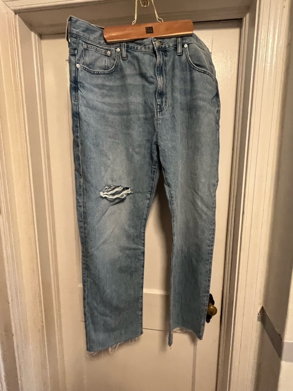Madewell 90’s straight Blue Straight Leg Jeans with Distressed Knee - Picture 4 of 4